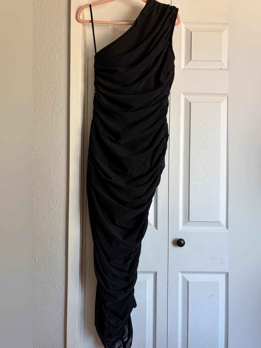 ELLIATT Genie Dress in Black One Shoulder Midi - Picture 10 of 11